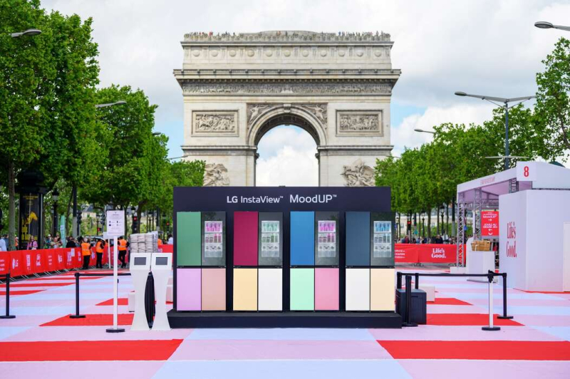 Пикник на Champs-Élysées: с новым холодильником LG MoodUp